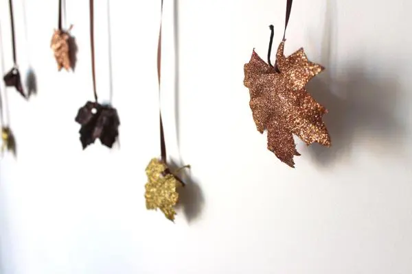 thanksgiving crafts with diy glitter leaves garland