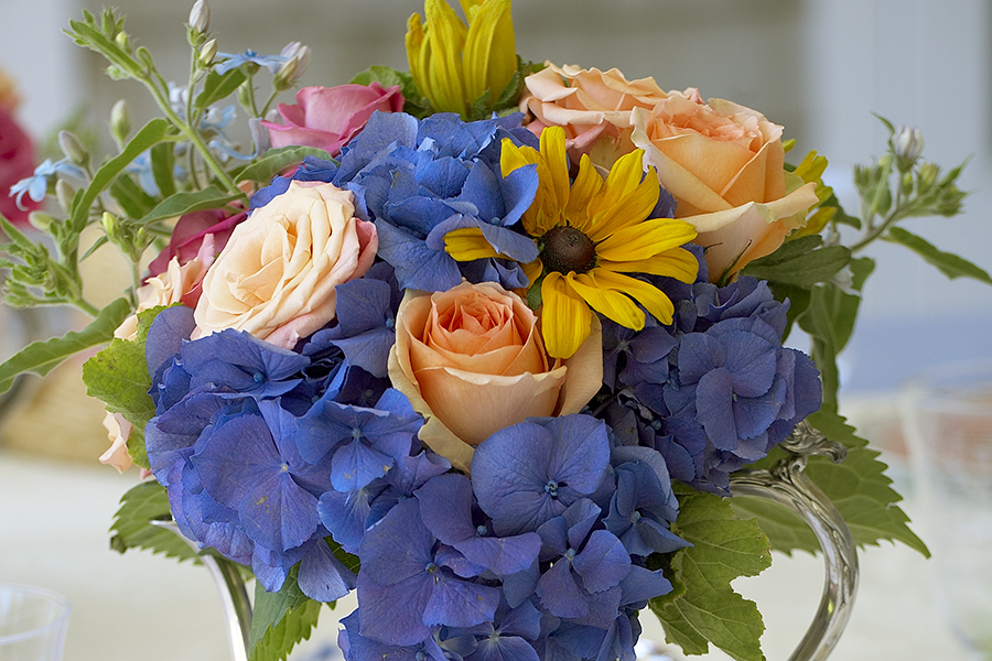 Mixed Flower Arrangement- Roses, Daisies,  Hydrangea